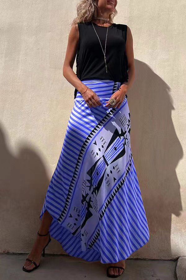 Maxi skirt with elastic waistband and geometric satin pattern 
