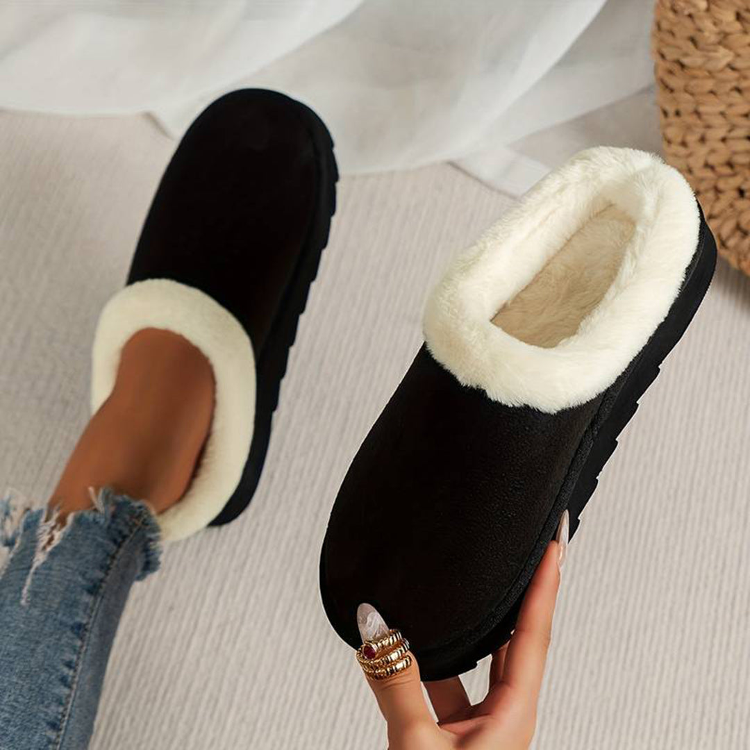 Cozy women's slip-on slippers with fleece lining