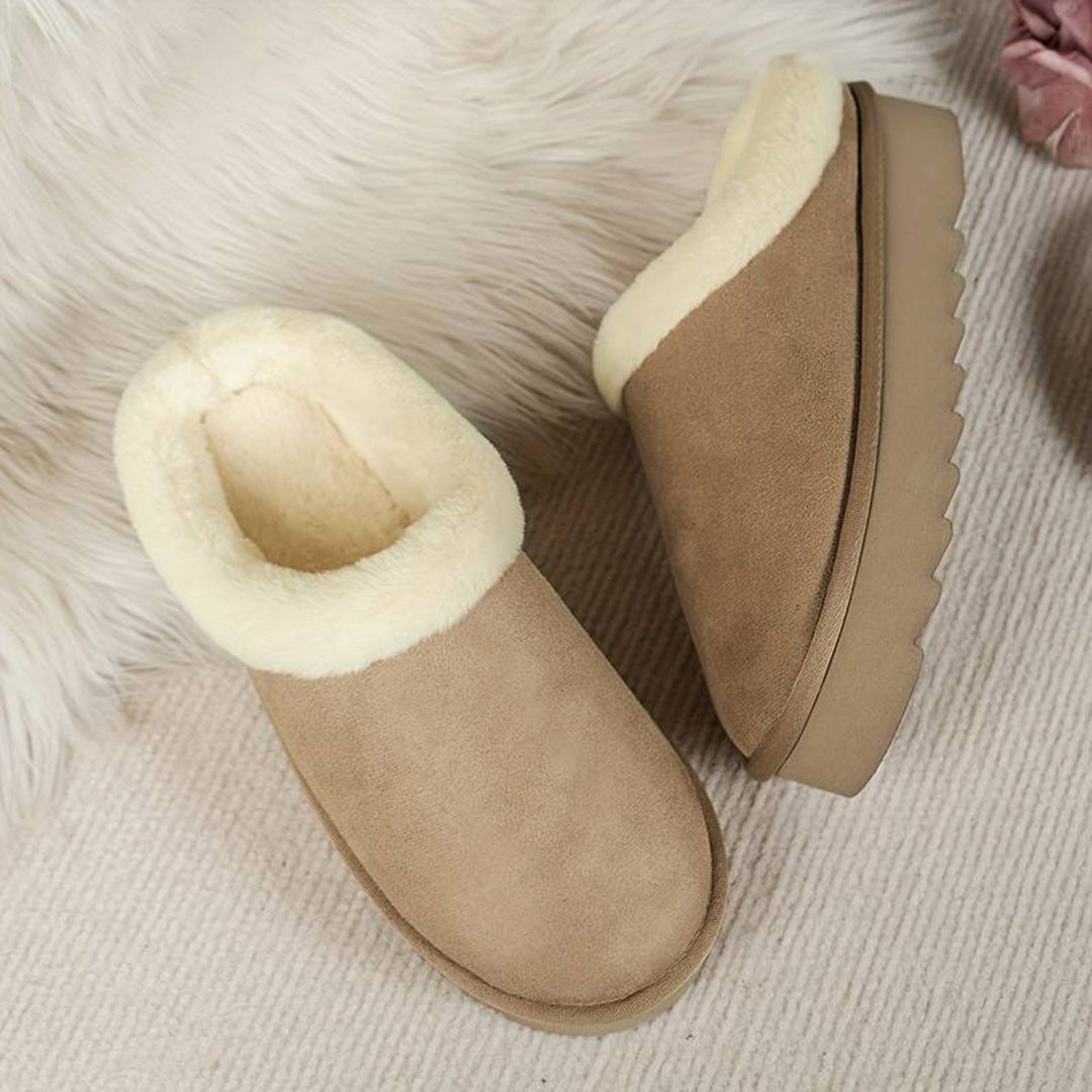 Cozy women's slip-on slippers with fleece lining