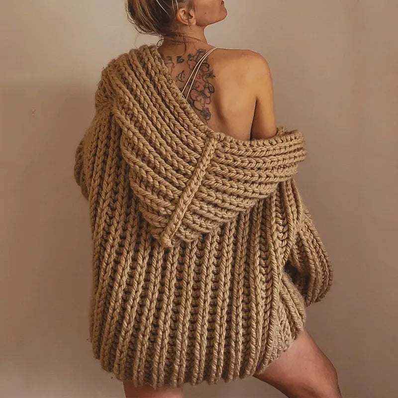 Cozy oversized knitted hoodie 