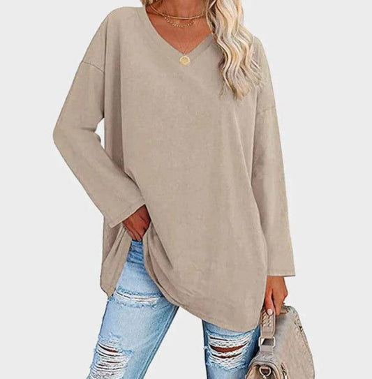 Stylish, elegant long-sleeved sweater for everyday wear 