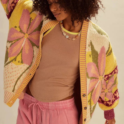 Cozy floral cardigan with a relaxed fit and long sleeves 