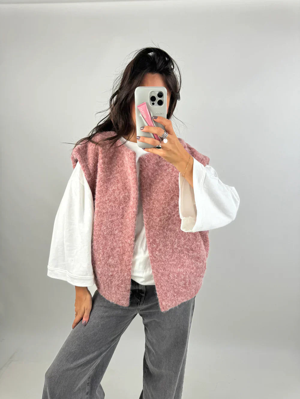 Sleeveless utility vest with multiple pockets 