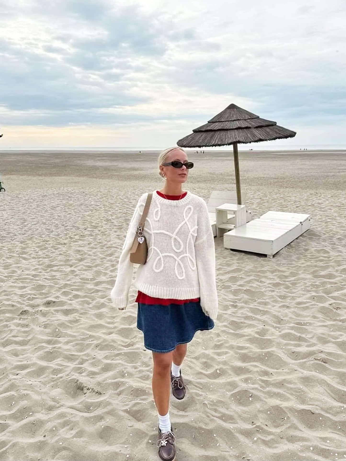 Cozy oversized sweater with elegant embroidery 