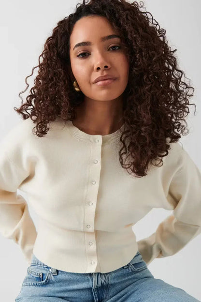 Elegant blouse with button placket, versatile straight cut and cuff details 