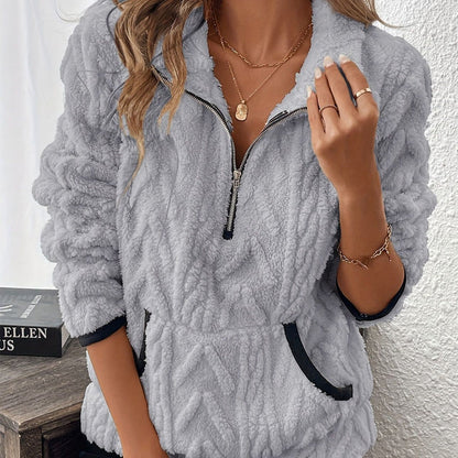 Cozy sweatshirt with a half zipper 