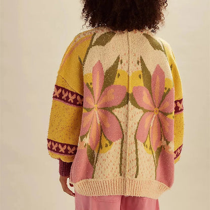 Cozy floral cardigan with a relaxed fit and long sleeves 