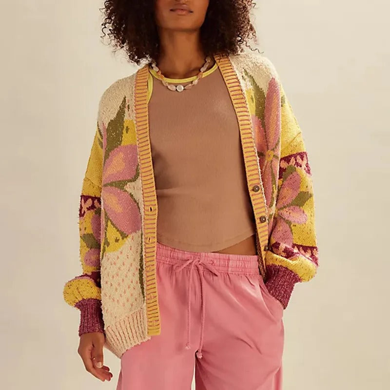 Cozy floral cardigan with a relaxed fit and long sleeves 