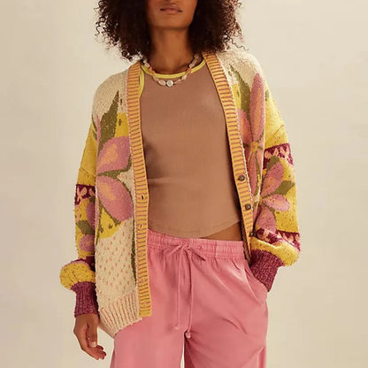 Cozy floral cardigan with a relaxed fit and long sleeves 