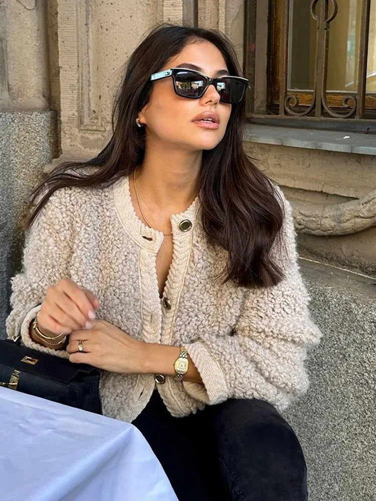 Stylish jacket for women, perfect for autumn evenings