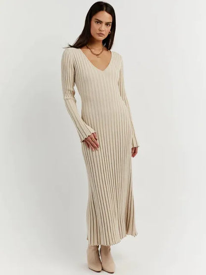 Jean™ - Chic midi dress with ribbed V-neck 