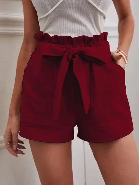 Women's high-waisted shorts with tie belt 