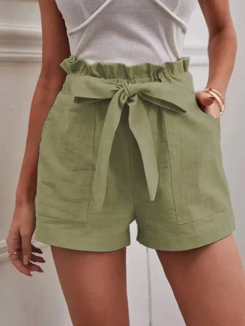 Women's high-waisted shorts with tie belt 