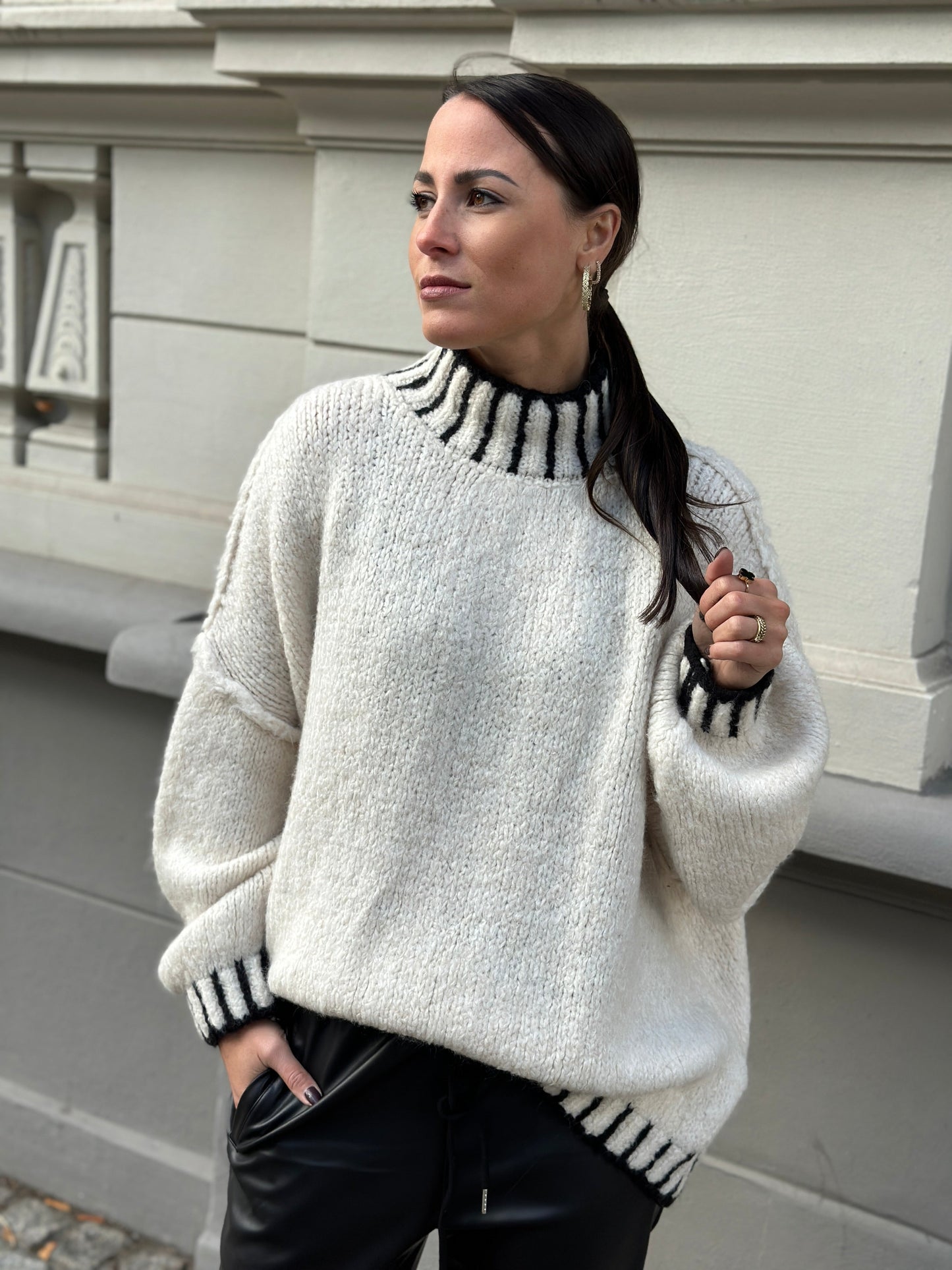 Sylvia™ - Knitted sweater with eye-catching stand-up collar