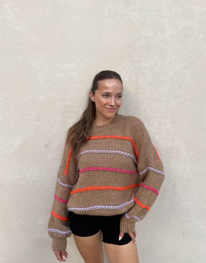Leilany™ - Oversized sweater with neon stitching