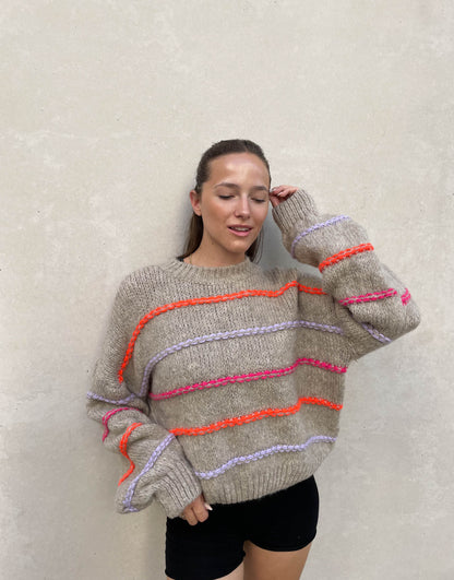Leilany™ - Oversized sweater with neon stitching
