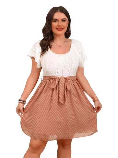 Oswald | Feminine dress with lace and waist bow