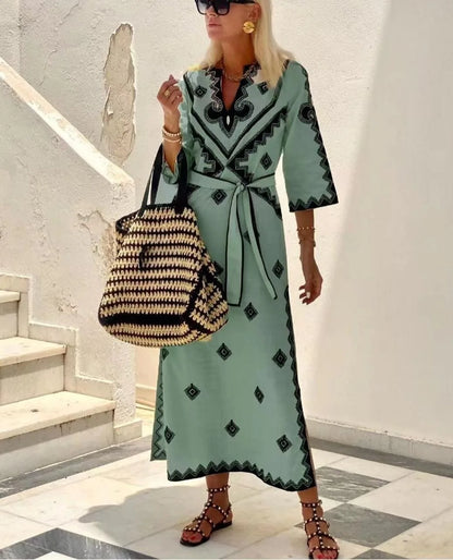 Clara™ - Loose-fitting dress with belt