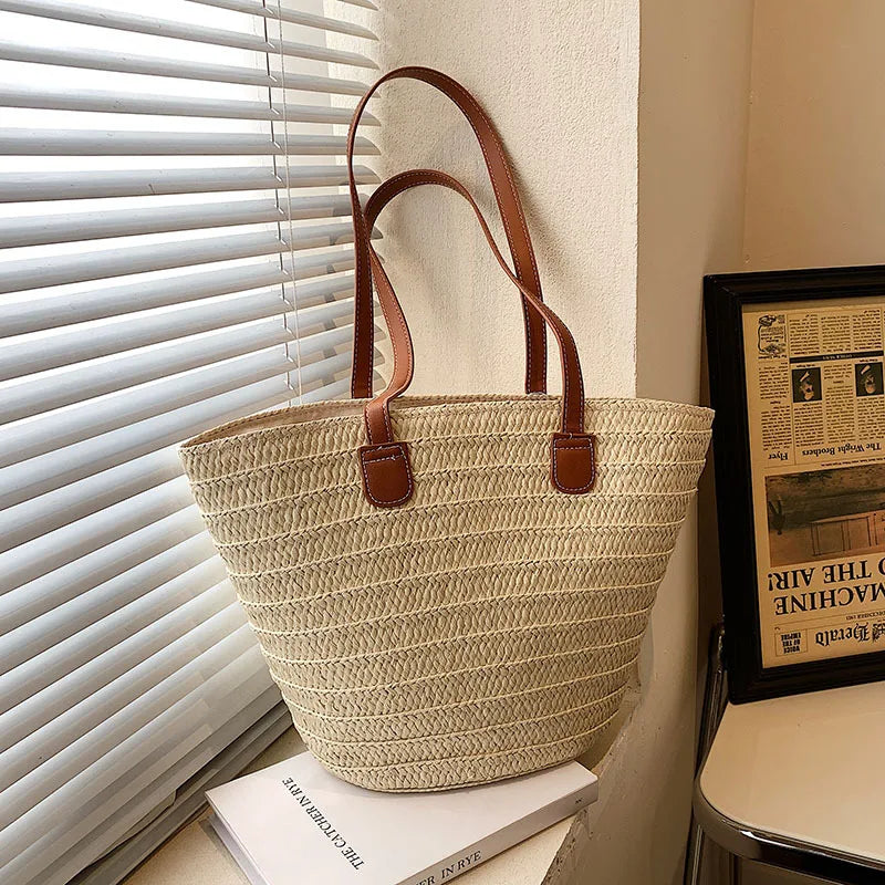 Julia | Woven straw bag for summer