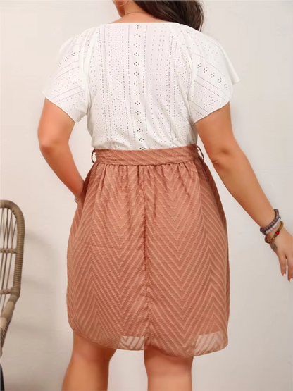 Oswald | Feminine dress with lace and waist bow