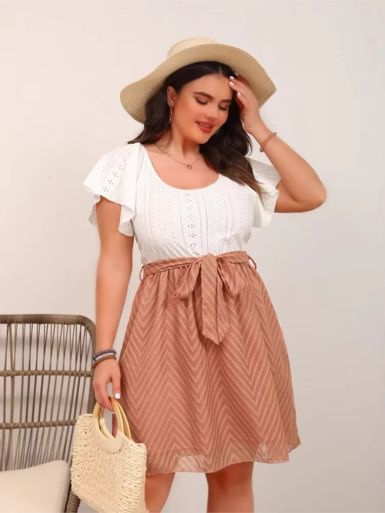 Oswald | Feminine dress with lace and waist bow