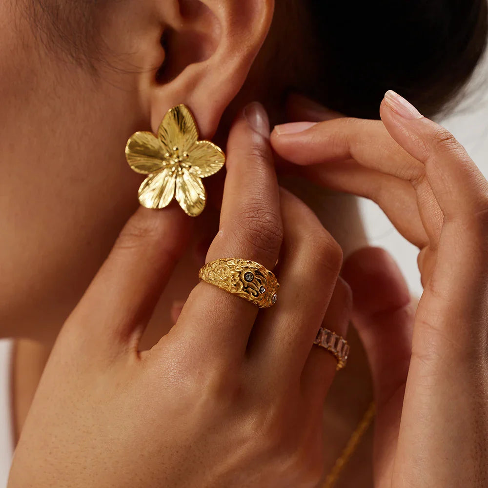 Elle™ - Hypoallergenic vintage flower stud earrings, 18k gold-plated
