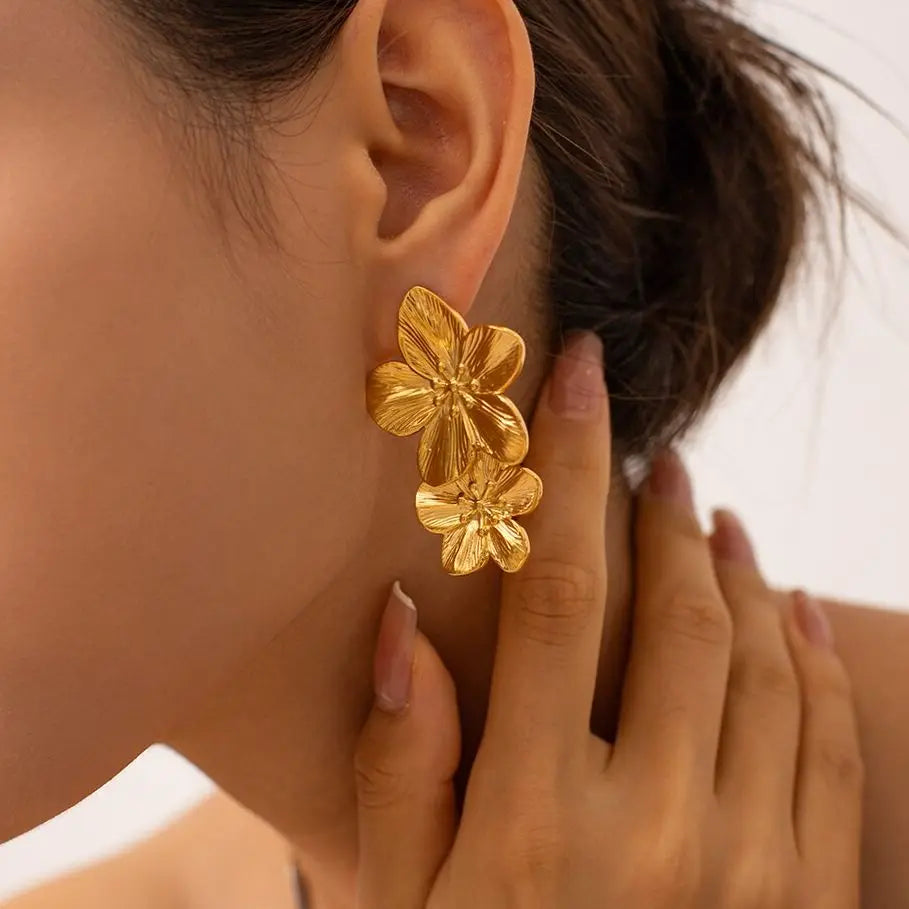 Elle™ - Hypoallergenic vintage flower stud earrings, 18k gold-plated
