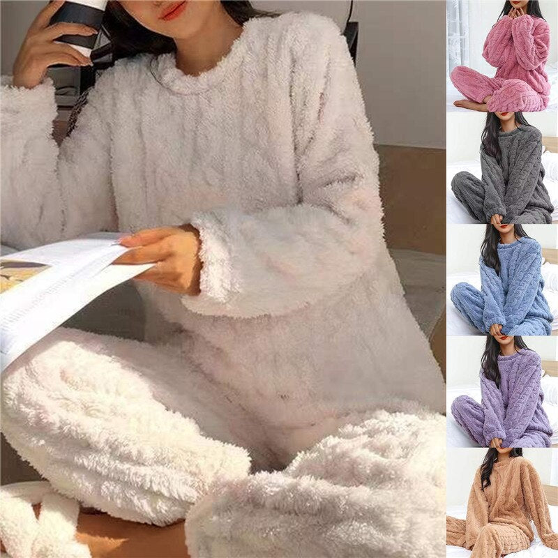 Emma™ - Women's Fleece Pajama Set 