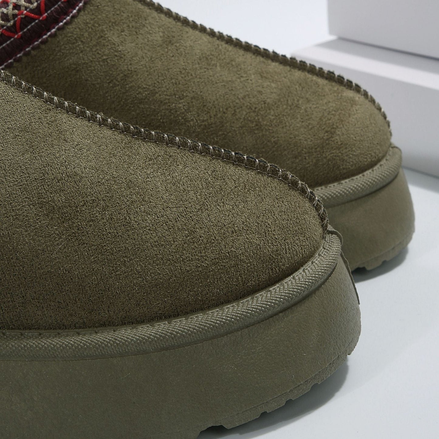 Cozy ankle boots with wedge heel and faux fur lining 