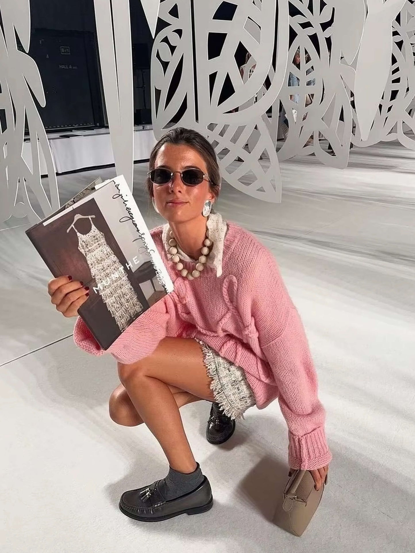 Cozy oversized sweater with elegant embroidery 