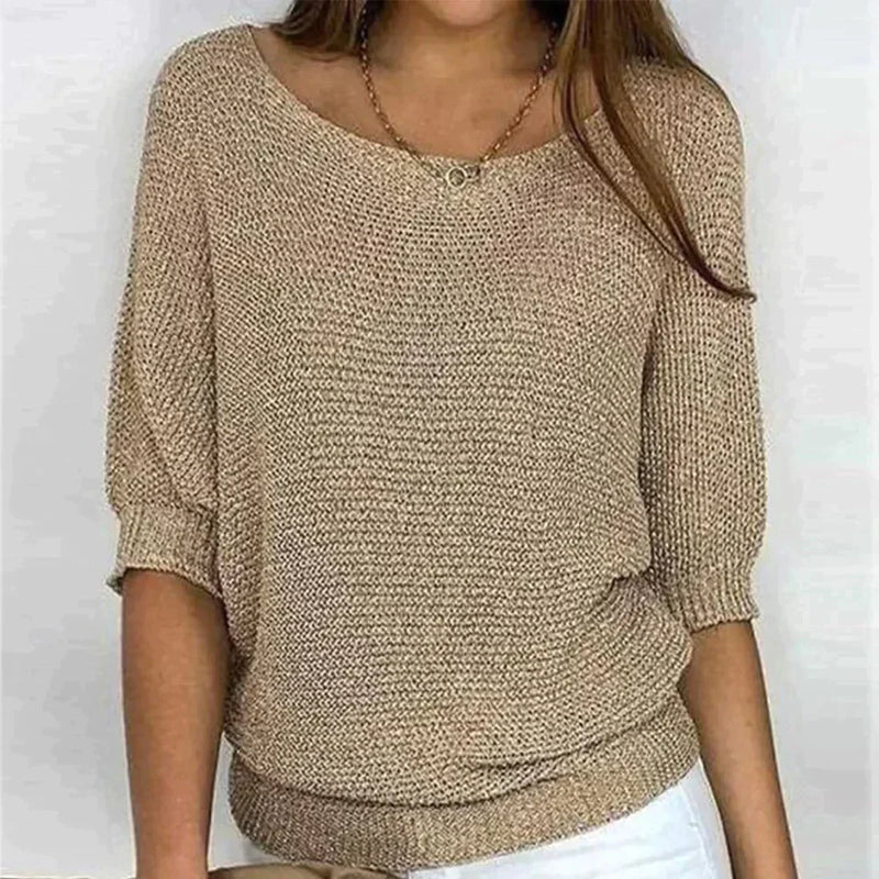 Cozy oversized knit sweater in a chic style 