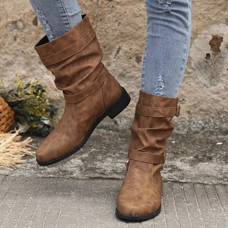 Stylish leather boots with buckle detail 