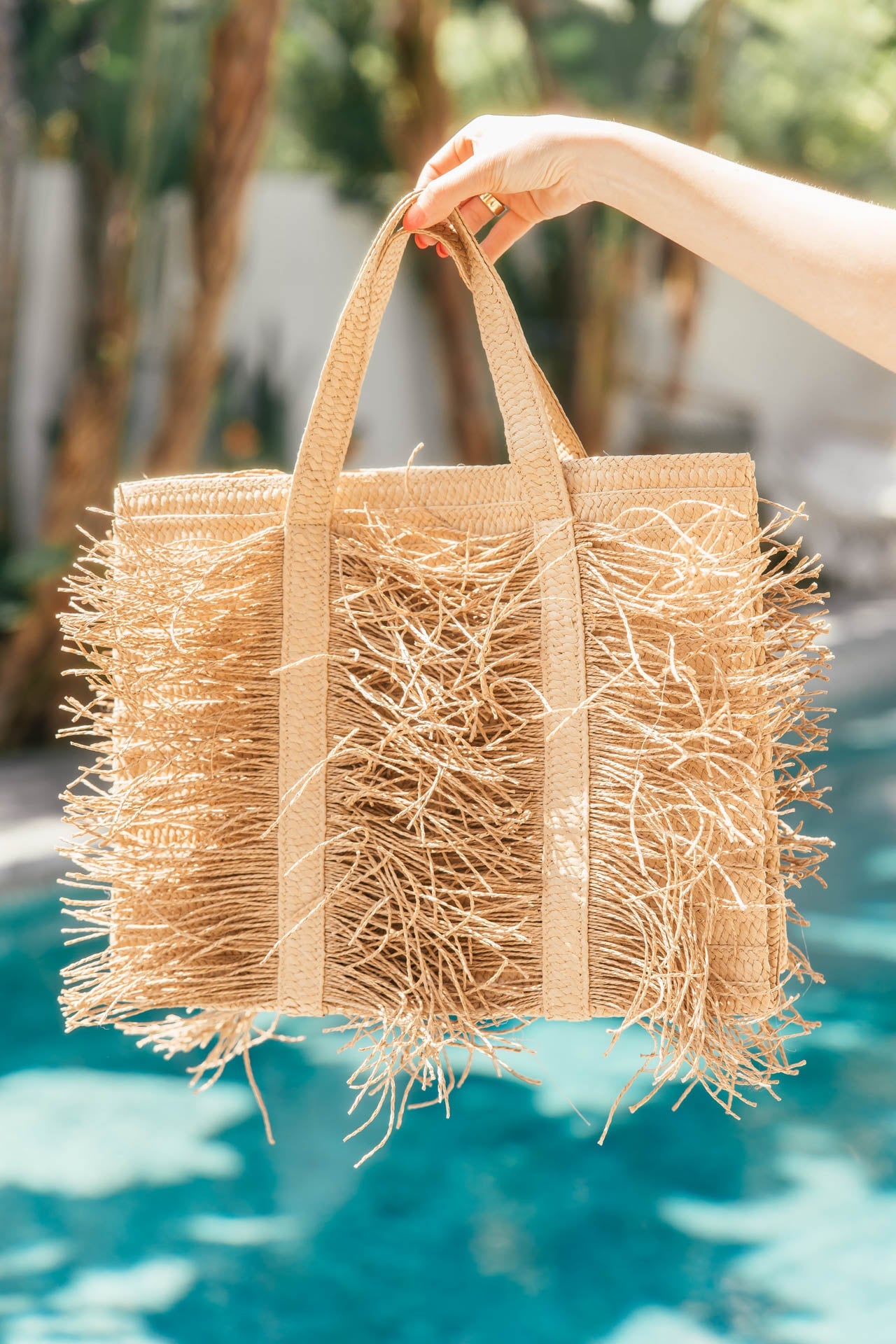 Lara | Beach bag made of natural straw in a woven design