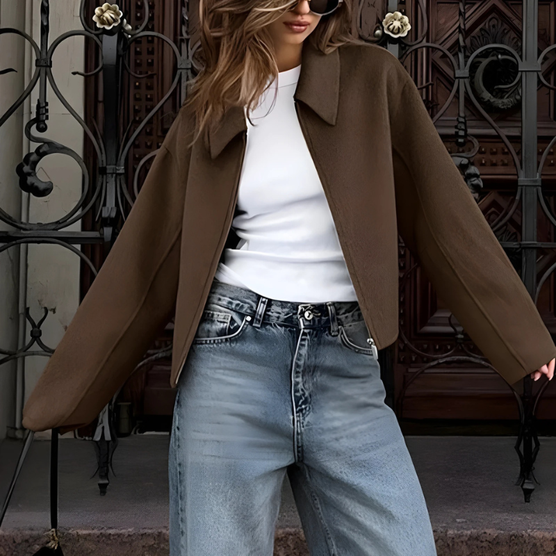 Boxy fit women's short jacket with pointed collar and front zipper 