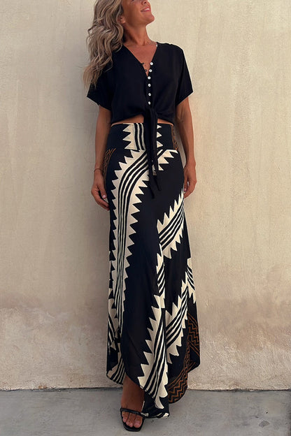 Maxi skirt with elastic waistband and geometric satin pattern 