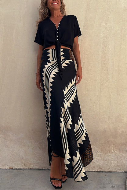 Maxi skirt with elastic waistband and geometric satin pattern 
