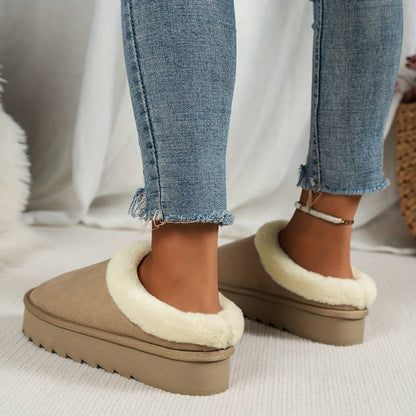 Cozy women's slip-on slippers with fleece lining