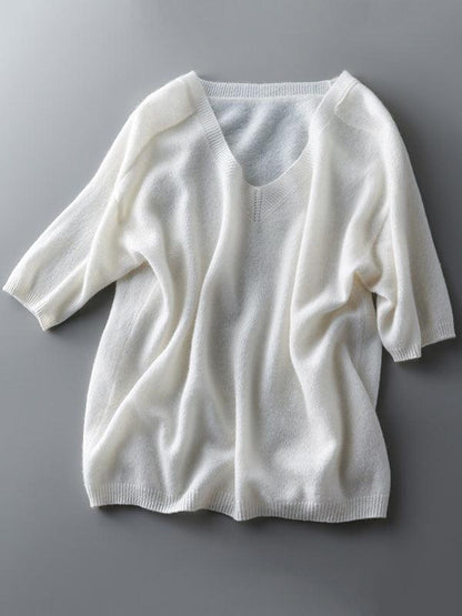 Luxurious soft cashmere V-neck sweater for women 