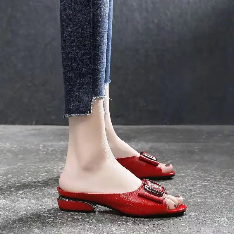 Leni | Stylish strappy sandals with buckle detail