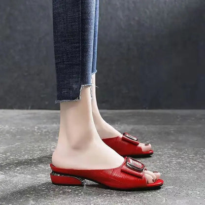 Leni | Stylish strappy sandals with buckle detail