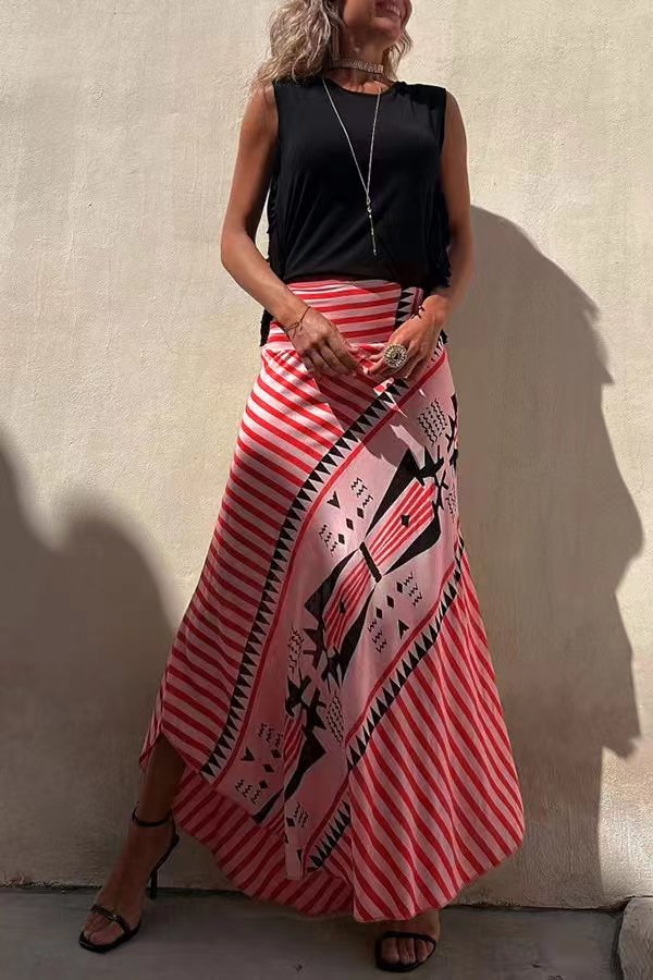 Maxi skirt with elastic waistband and geometric satin pattern 
