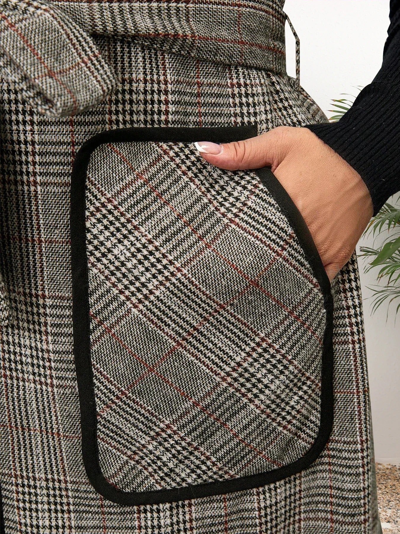 Adler™ – Elegant sleeveless vest in a checked design