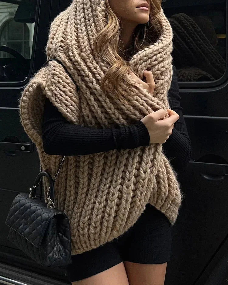 Cozy oversized knitted hoodie 