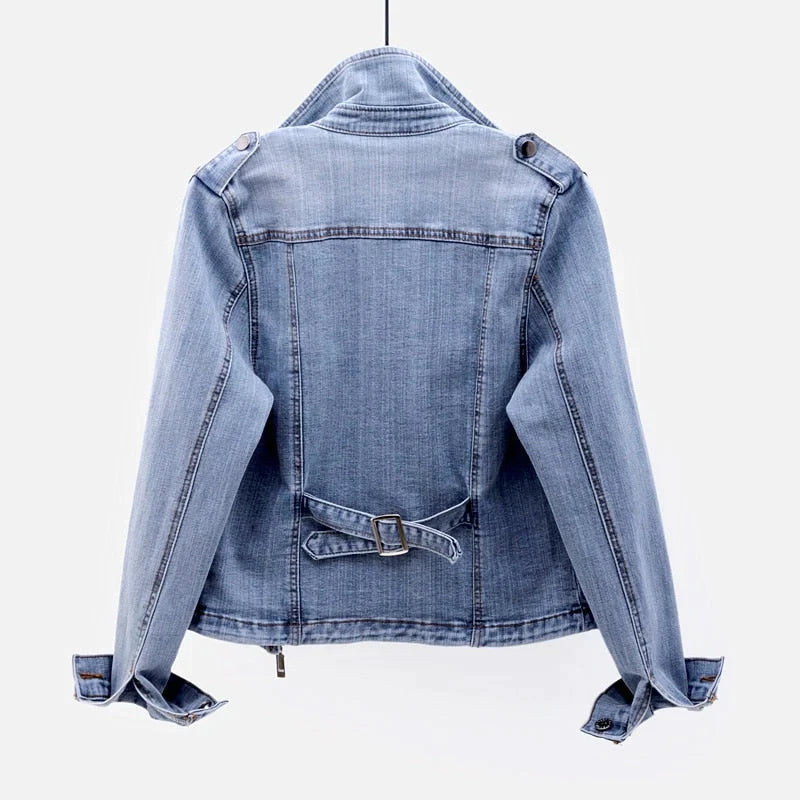 Classic denim jacket with a timeless fusion style 