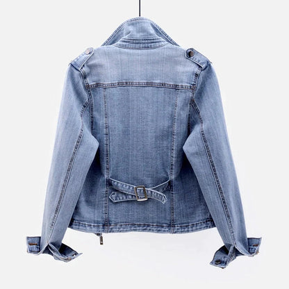 Classic denim jacket with a timeless fusion style 