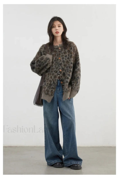 Cozy cardigan with leopard print and single-breasted button placket 
