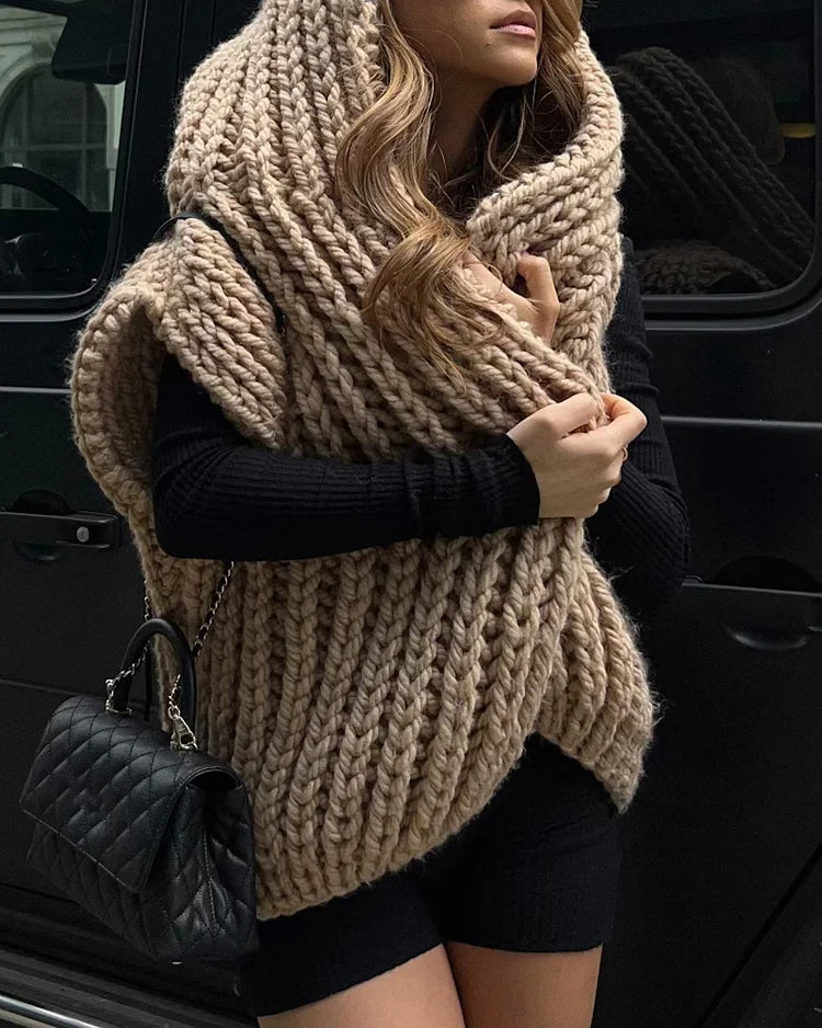 Cozy oversized knitted hoodie 