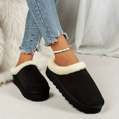 Cozy women's slip-on slippers with fleece lining