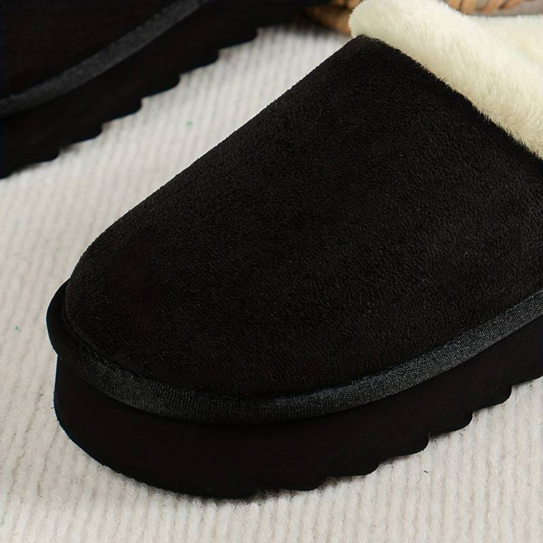 Cozy women's slip-on slippers with fleece lining