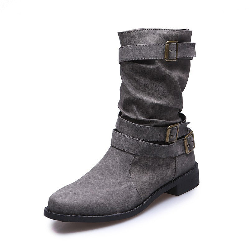 Stylish leather boots with buckle detail 